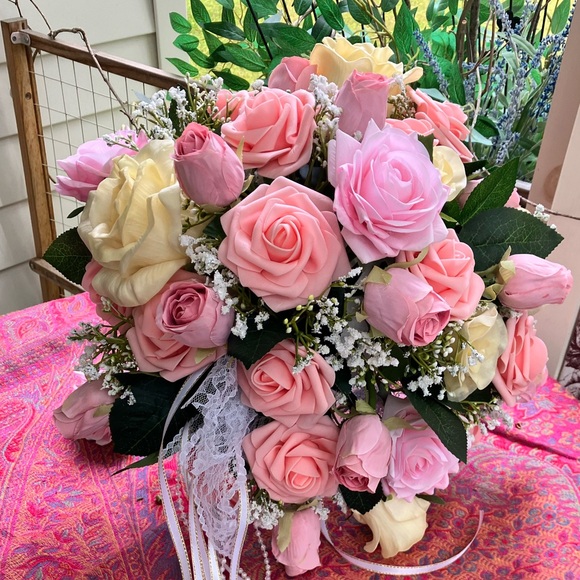 ROMANTIC ROSE BOUQUET - Picture 2 of 6